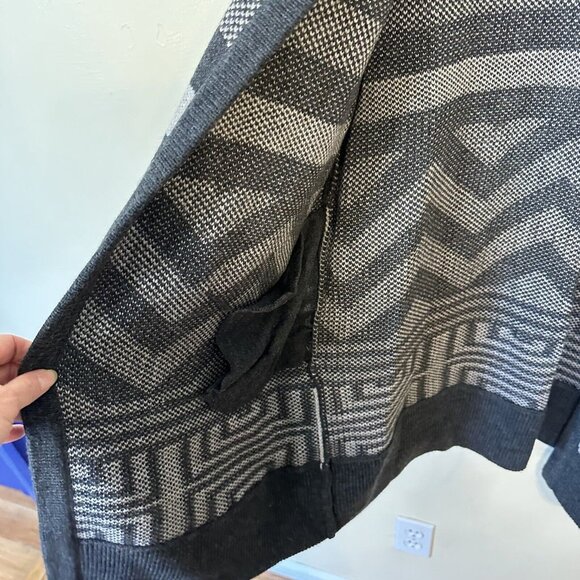 New York & Company Aztec Cardigan Women Size Medium Grey Black Long - Picture 4 of 9
